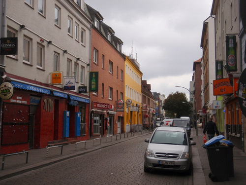 Strasse with many clubs (Reeperbahn).
